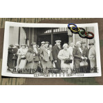 Памятный значок и открытка Олимпиады 1936 года